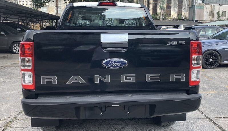 hình ảnh Ford Ranger XLS MT 2021 2022 mới màu đen tại Ford Bình Thuận